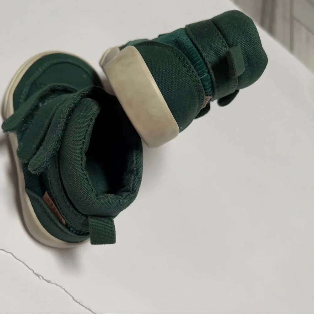 Old Navy Toddler High-top Sneakers Triple -Strap  Green size 5